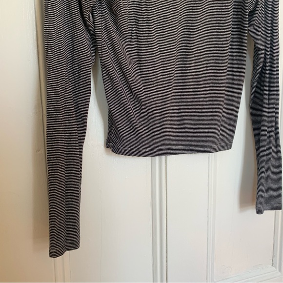✨3/$15✨ American Eagle Stripped Long Sleeve - Picture 4 of 7